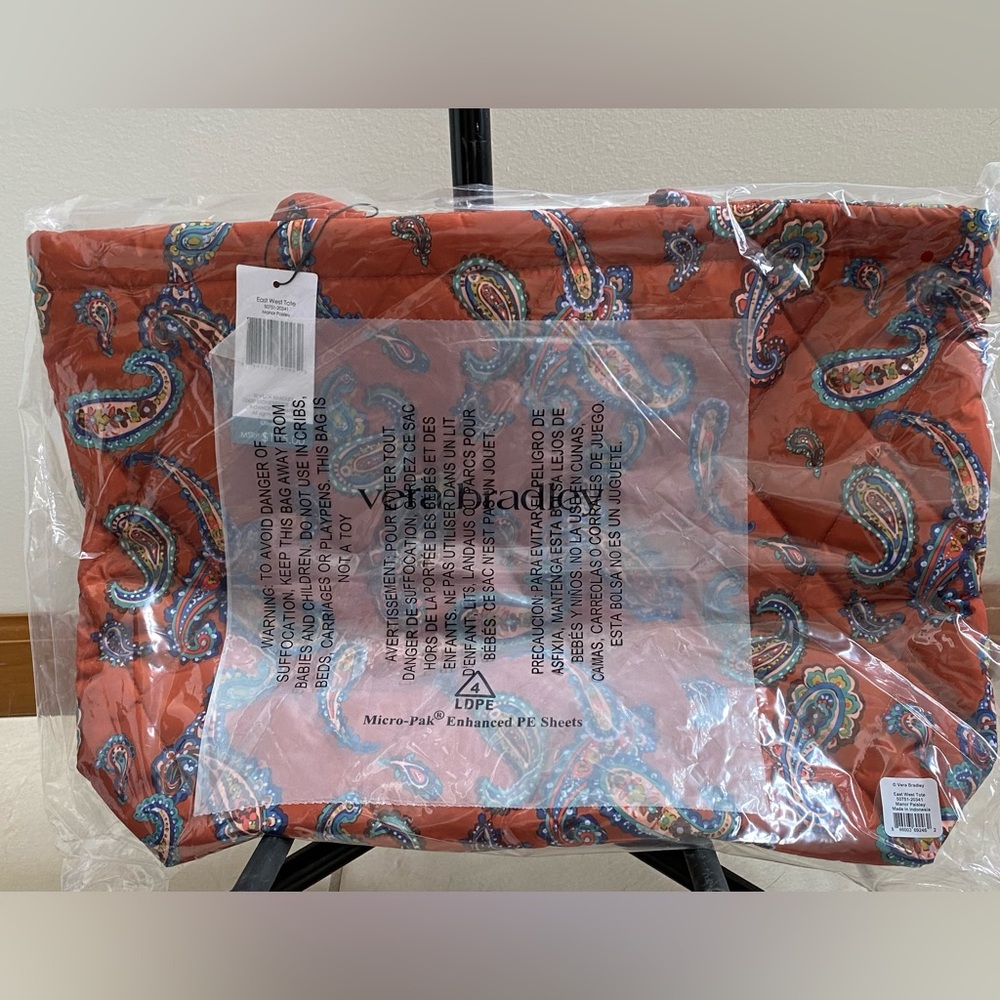 Vera Bradley Outlet East West Tote “Manor Paisley”. NWT - Picture 4 of 4